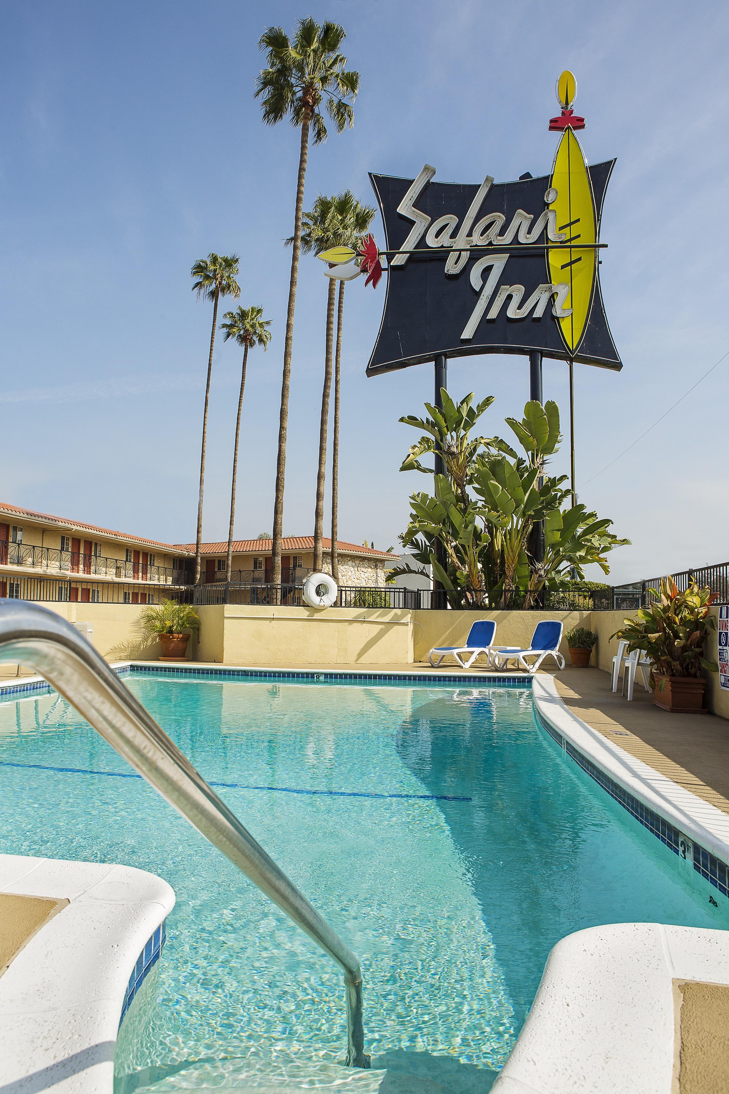 Safari Inn, A Coast Hotel Burbank Bagian luar foto